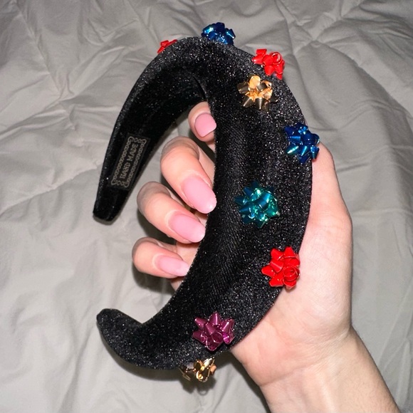 Gift Bow Headband 🎁 - Picture 4 of 5